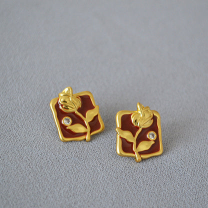 Charming Gold Earring for Any Occasion