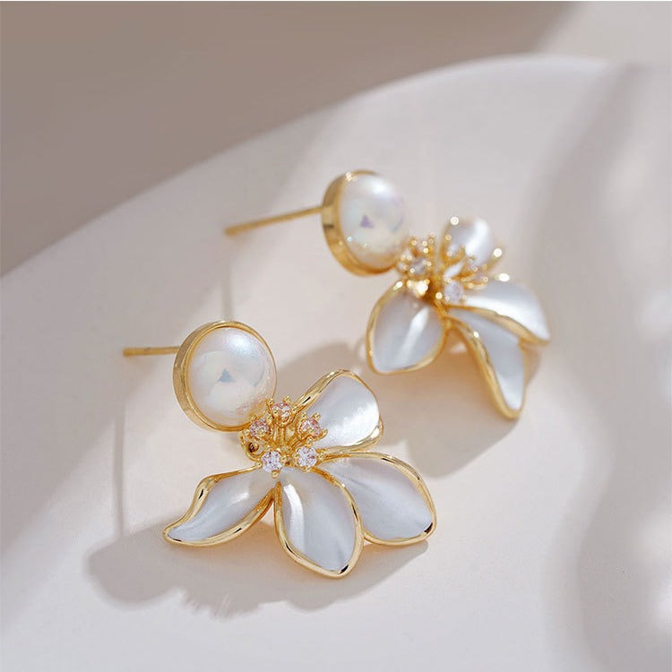 Classic Pearl Earring with Timeless Appeal