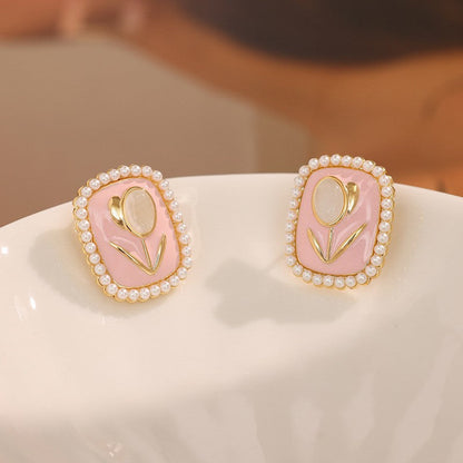 Beautiful Pearl Earring with Unique Style