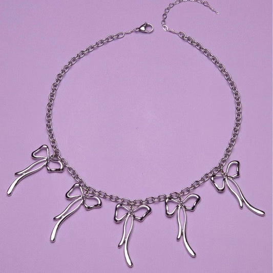Romantic Silver Necklace for Special Moments
