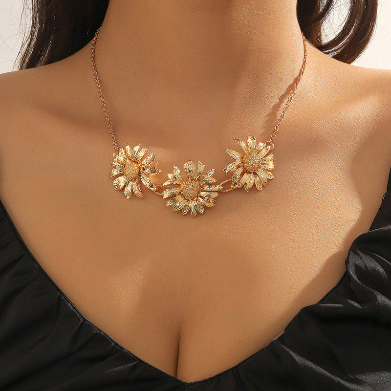 Beautiful Gold Necklace with Unique Style