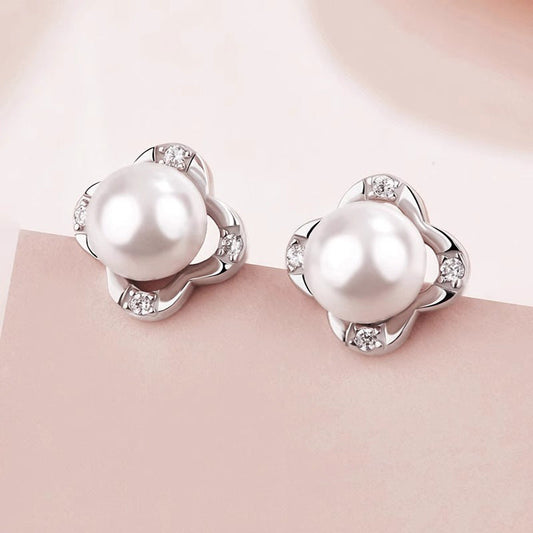 Beautiful Pearl Earring with Unique Style