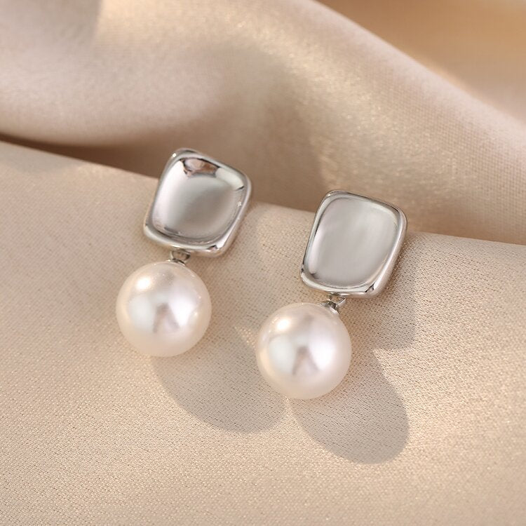 Charming Pearl Earring for Any Occasion