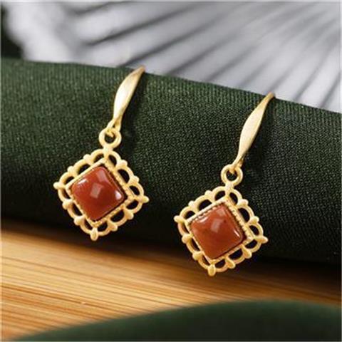 Romantic Gold Earring for Special Moments