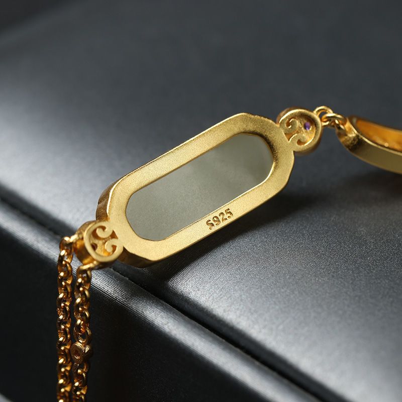 Romantic Gold Bracelet for Special Moments