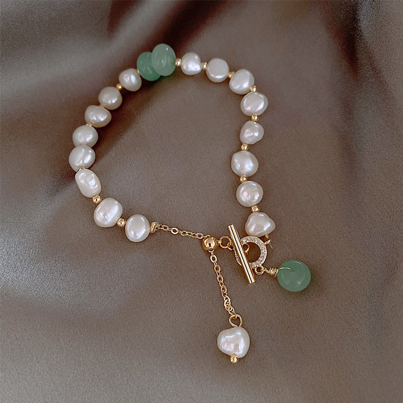 Beautiful Pearl Bracelet with Unique Style