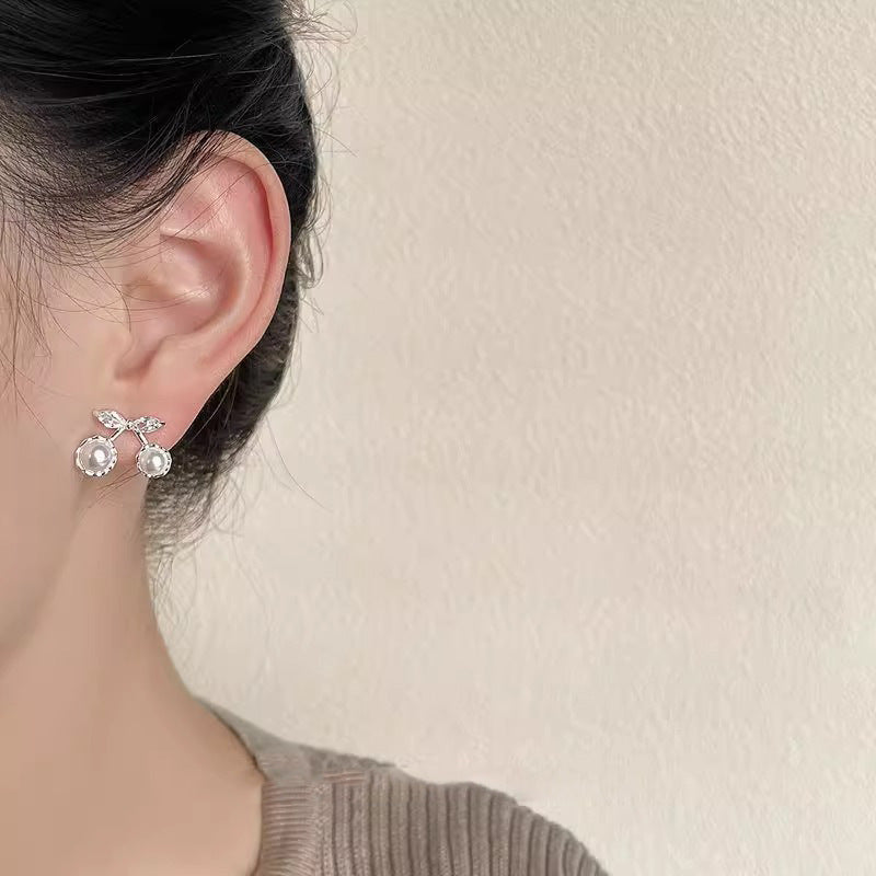 Romantic Pearl Earring for Special Moments
