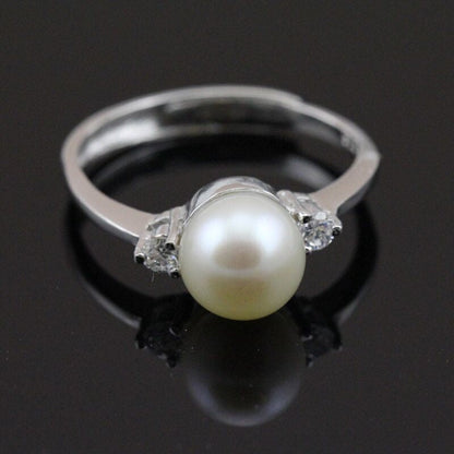 Classic Pearl Ring with Timeless Appeal