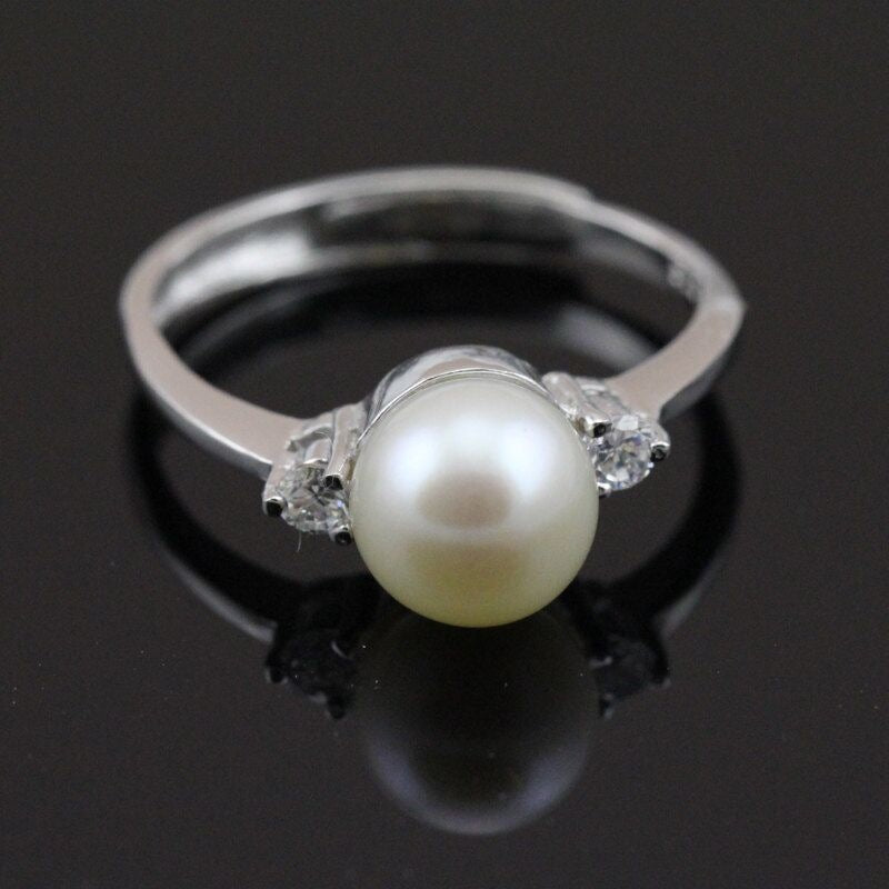 Classic Pearl Ring with Timeless Appeal