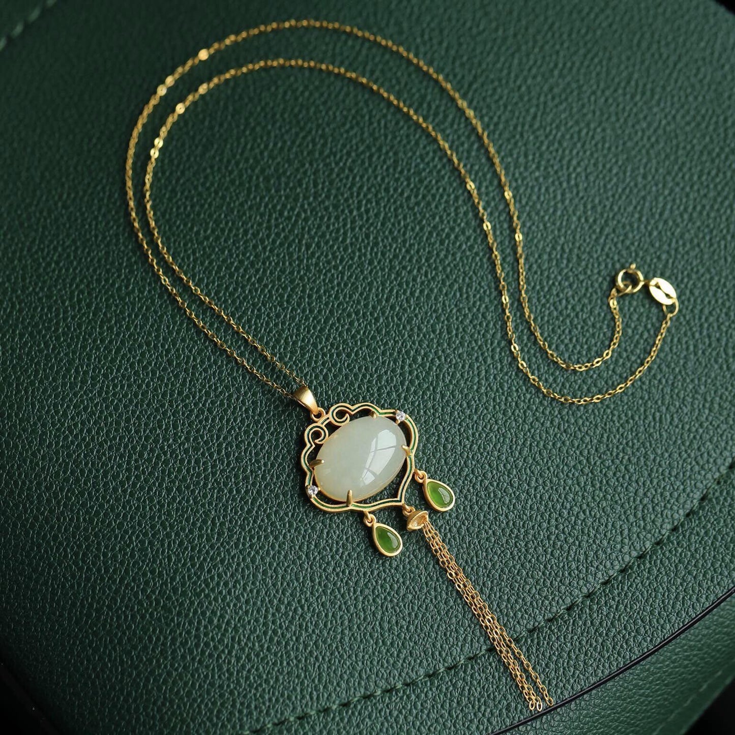 Beautiful Gold Necklace with Unique Style