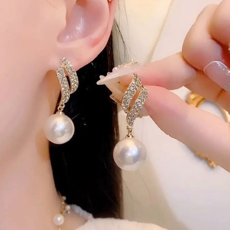 Romantic Pearl Earring for Special Moments