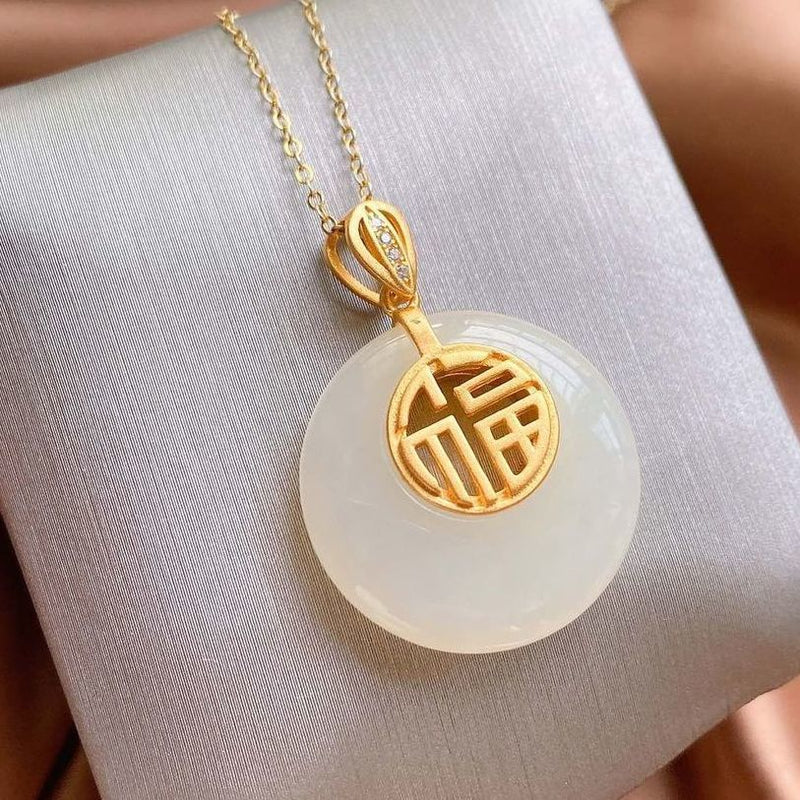 Beautiful Gold Necklace with Unique Style