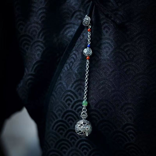 Classic Silver Pendant with Timeless Appeal