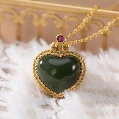 Classic Silver Pendant with Timeless Appeal