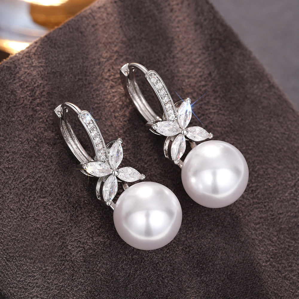 Charming Pearl Earring for Any Occasion