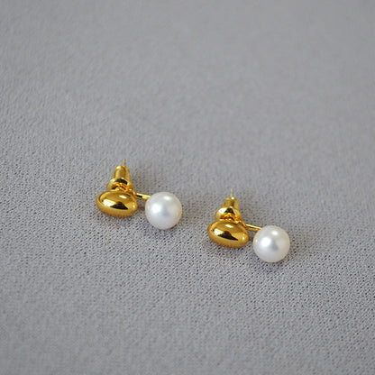 Beautiful Gold Earring with Unique Style