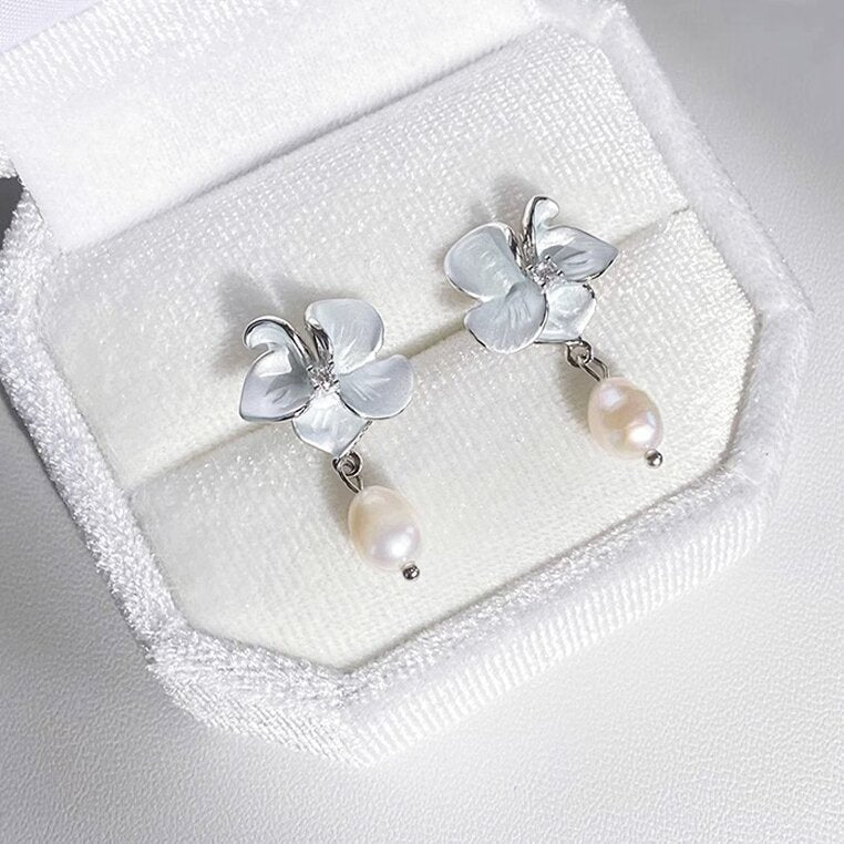 Classic Pearl Earring with Timeless Appeal