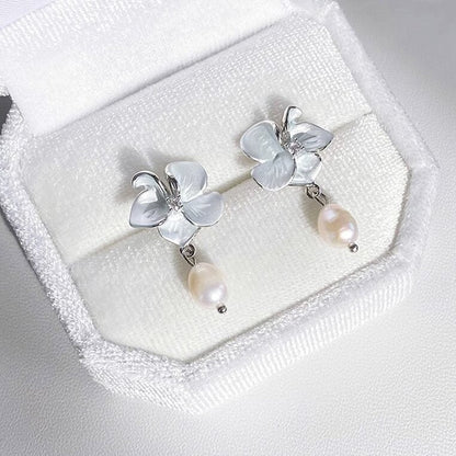 Classic Pearl Earring with Timeless Appeal
