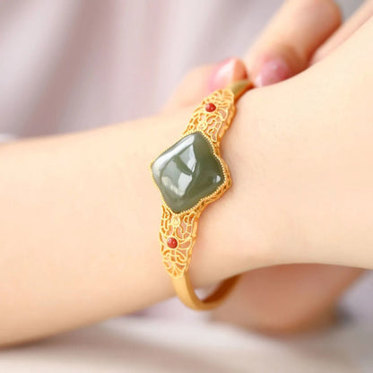 Beautiful Gold Bracelet with Unique Style