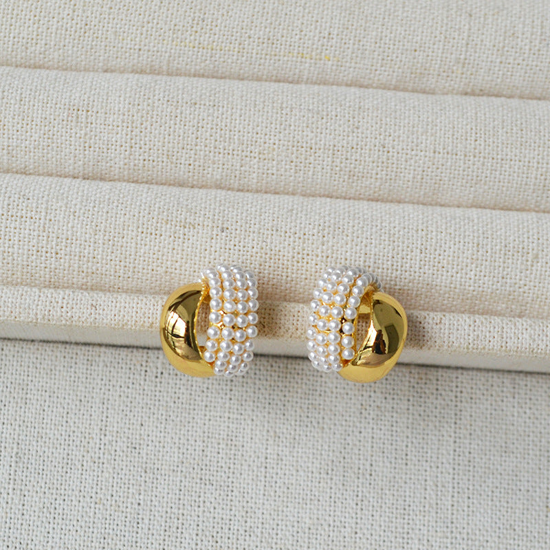 Beautiful Gold Earring with Unique Style
