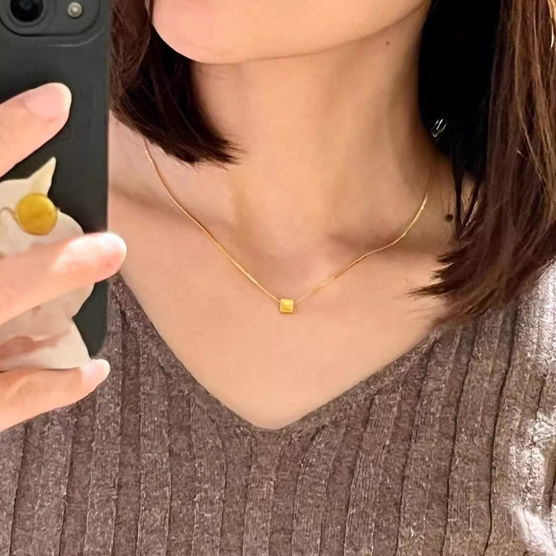 Stunning Gold Necklace for Daily Wear