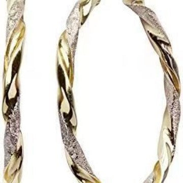 Charming Gold Earring for Any Occasion