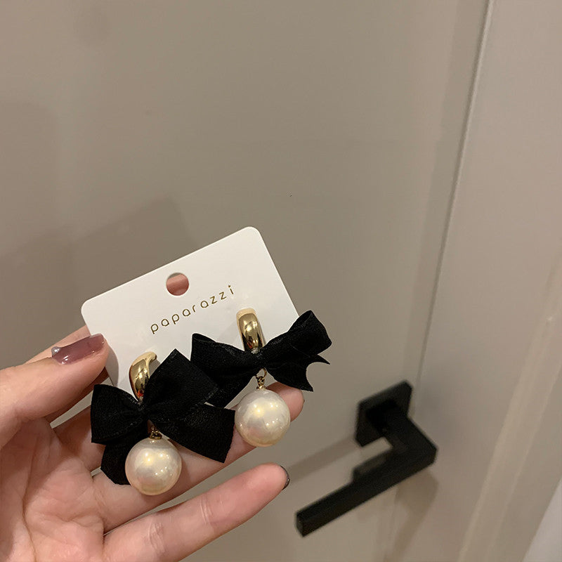 Classic Pearl Earring with Timeless Appeal