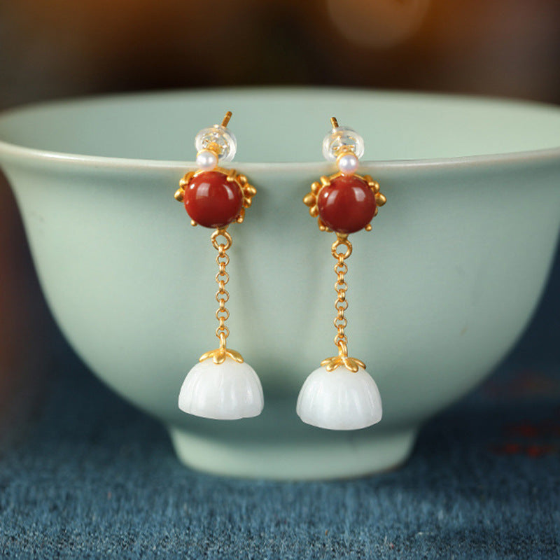 Classic Gold Earring with Timeless Appeal