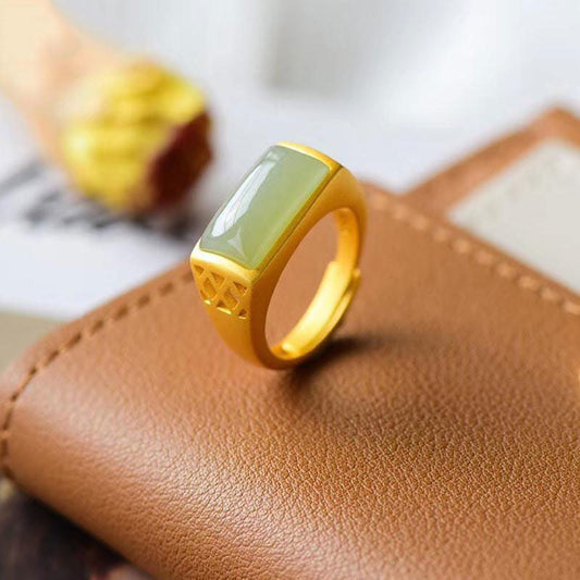 Classic Gold Ring with Timeless Appeal