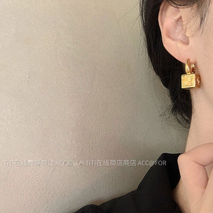 Elegant Gold Earring for Every Occasion