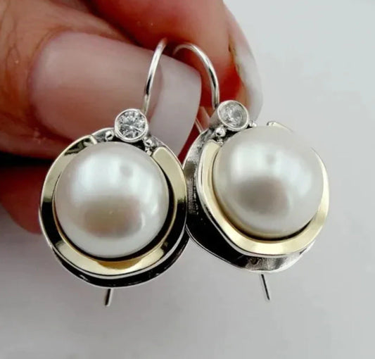 Classic Pearl Earring with Timeless Appeal