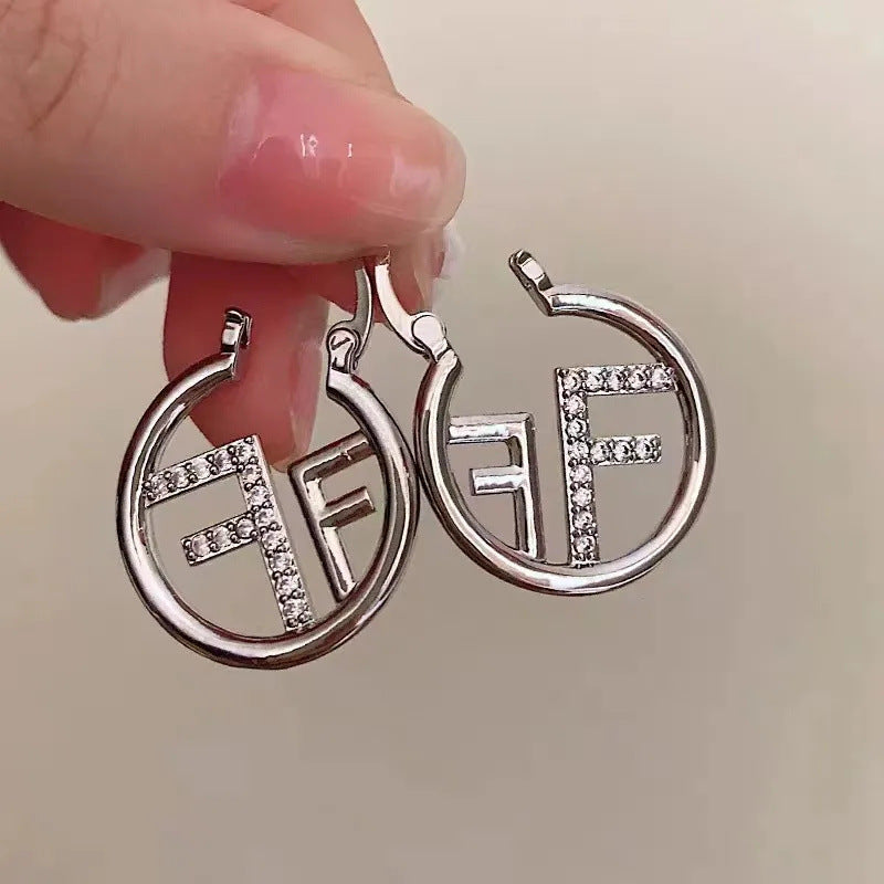 Charming Earring for Any Occasion