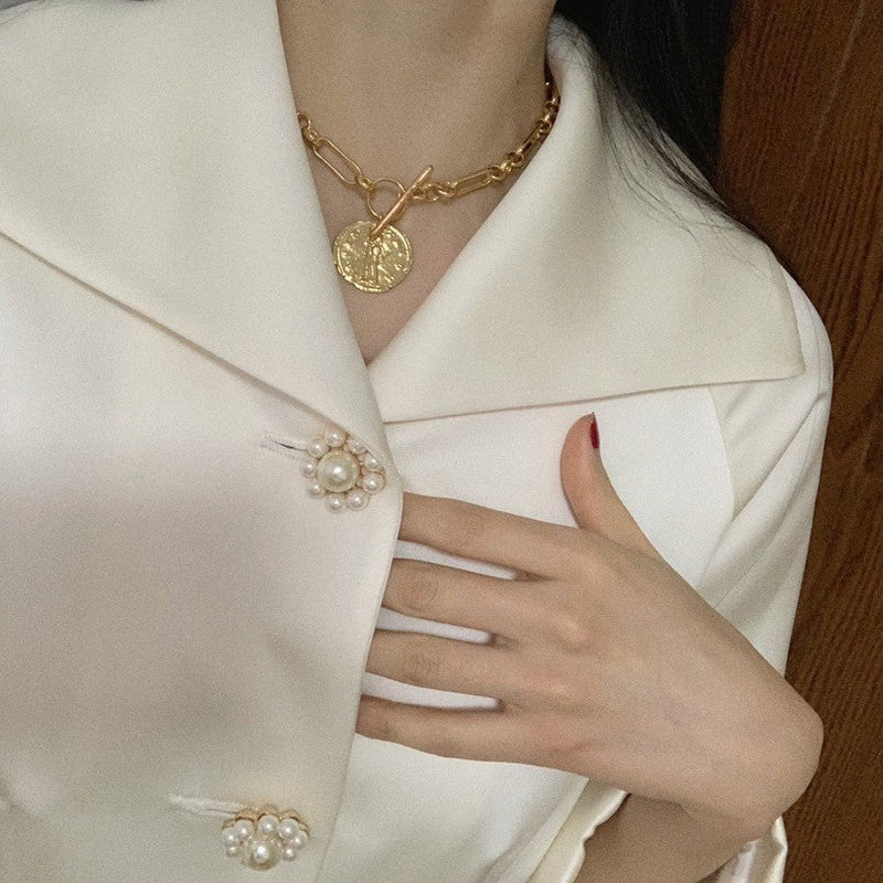 Beautiful Gold Necklace with Unique Style