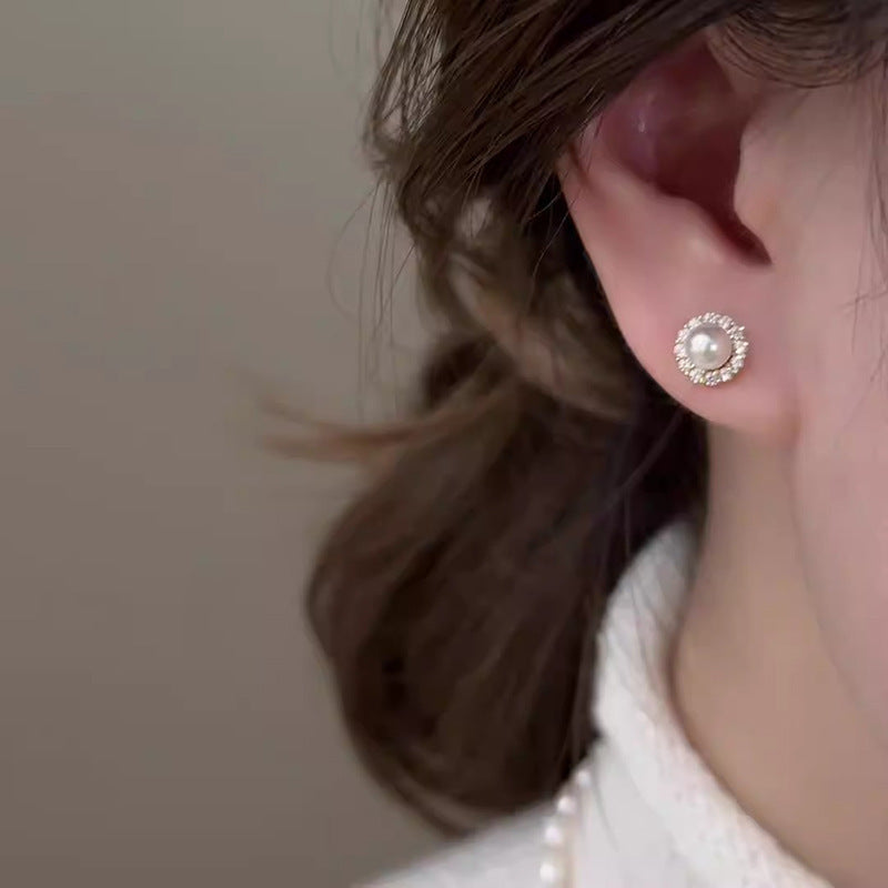 Romantic Pearl Earring for Special Moments