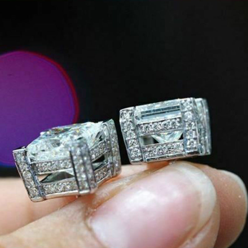 Charming Earring for Any Occasion