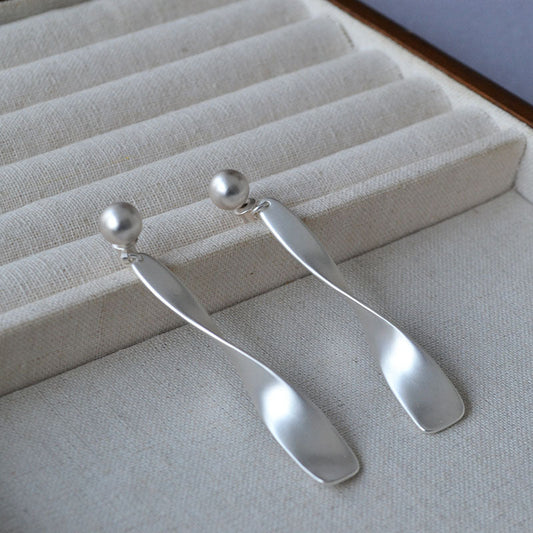 Classic Gold Earring with Timeless Appeal