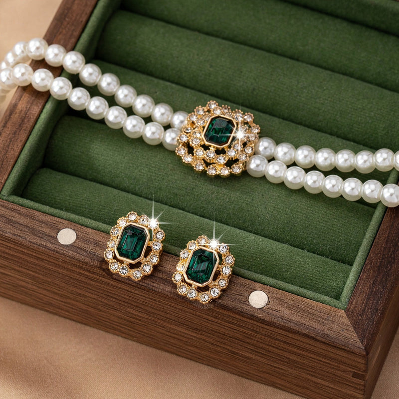 Beautiful Gold Set with Unique Style