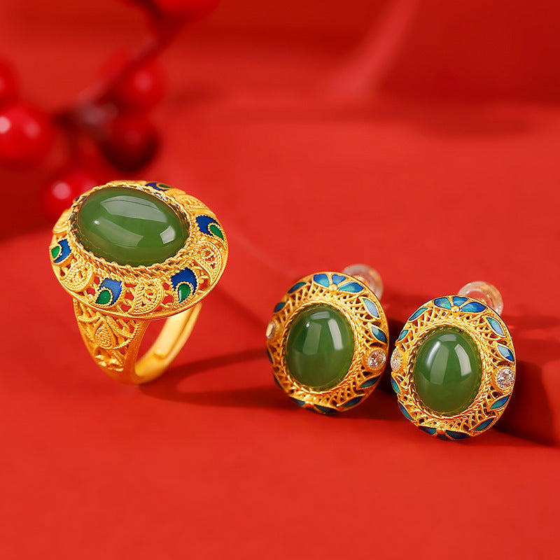 Classic Gold Earring with Timeless Appeal
