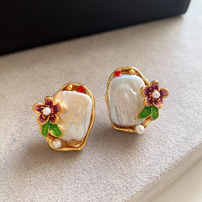 Beautiful Pearl Earring with Unique Style