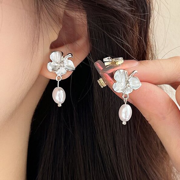 Stunning Pearl Earring for Daily Wear