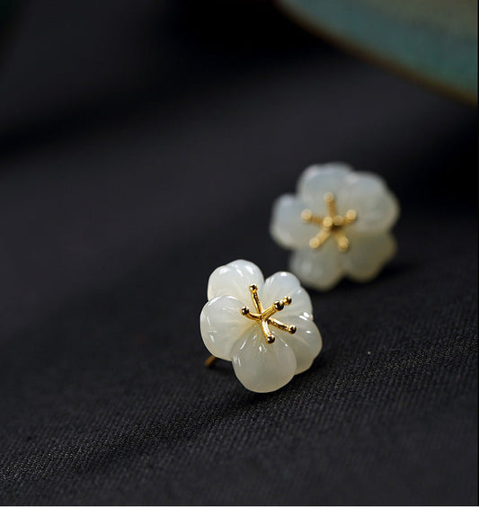 Elegant Gold Earring for Every Occasion