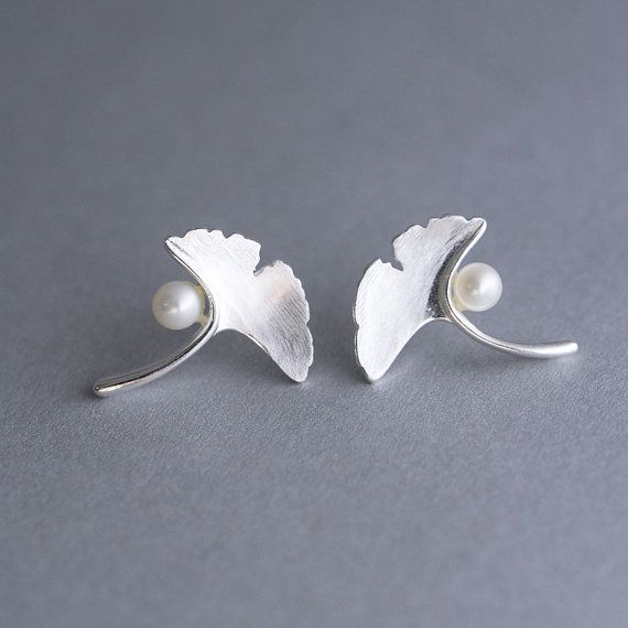 Charming Pearl Earring for Any Occasion
