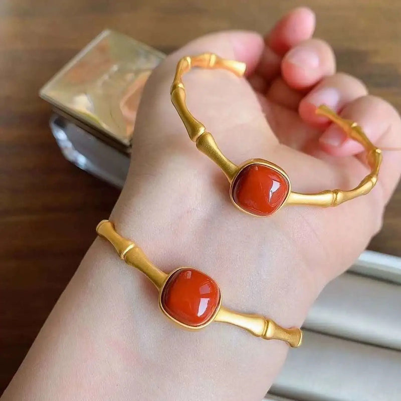 Romantic Gold Bracelet for Special Moments