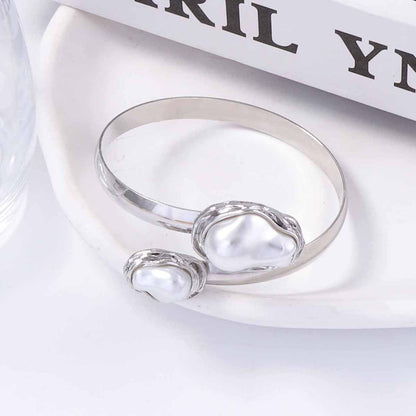 Classic Pearl Bracelet with Timeless Appeal