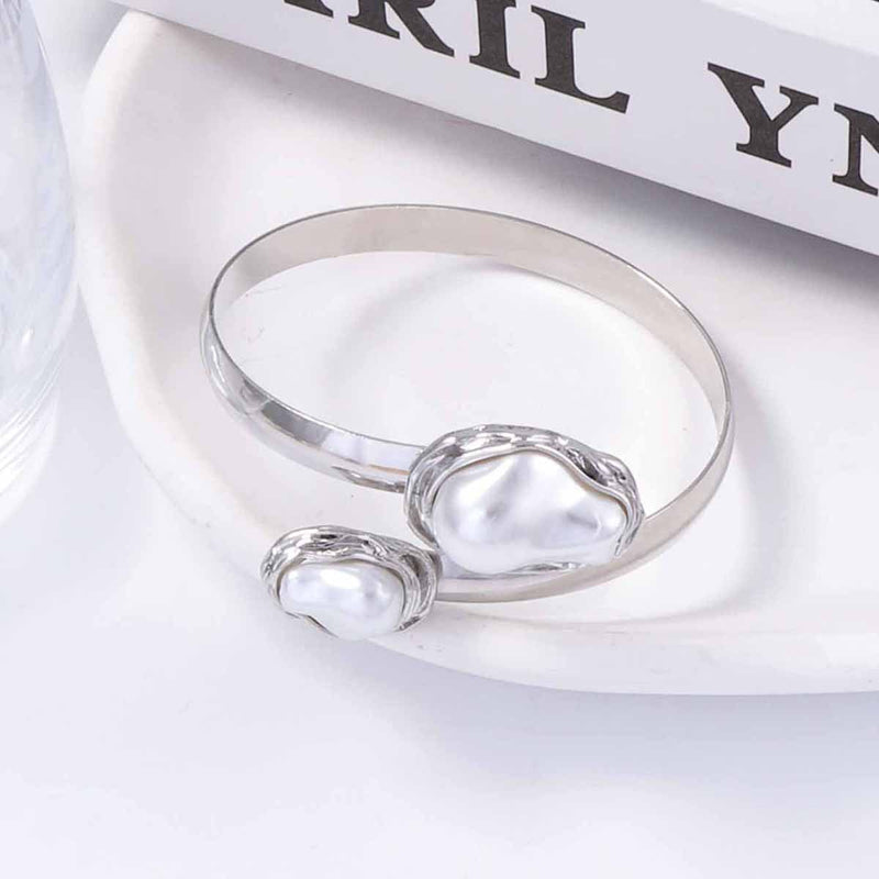Classic Pearl Bracelet with Timeless Appeal