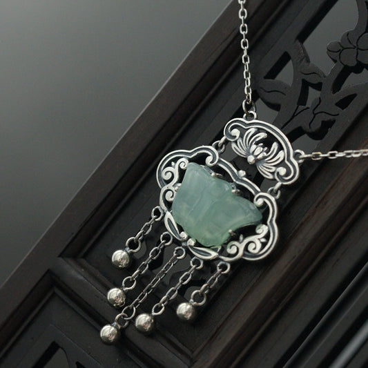Classic Silver Necklace with Timeless Appeal