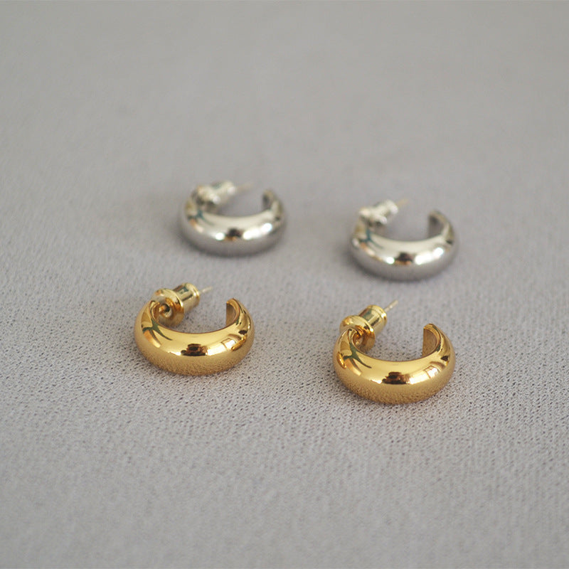 Romantic Gold Earring for Special Moments