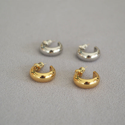Romantic Gold Earring for Special Moments