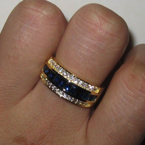 Classic Gold Ring with Timeless Appeal