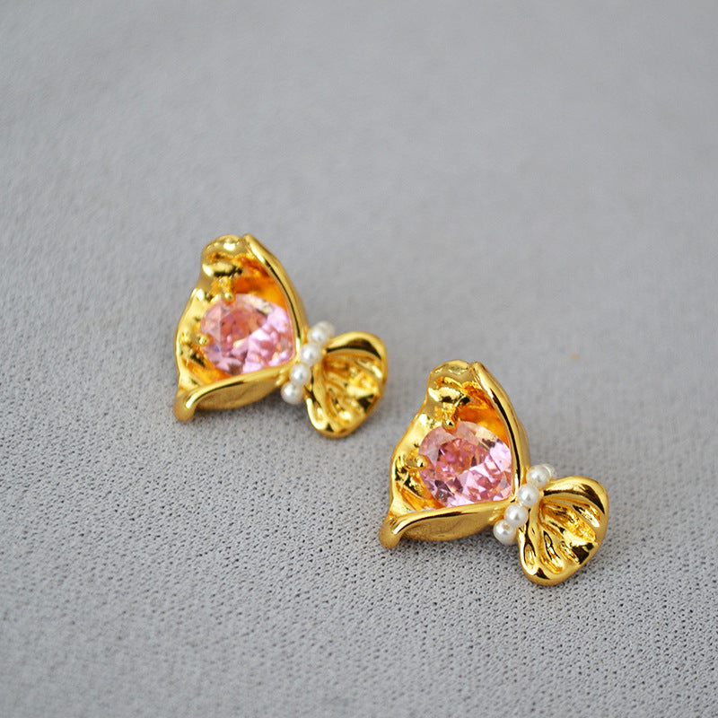 Charming Gold Earring for Any Occasion
